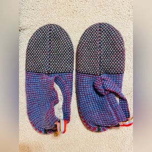 NWT Bombas Women’s Gripper Slippers, Cabernet Color, Size Medium